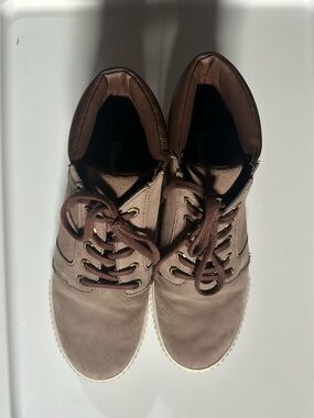 Timberland women’s Brown Lace-Up Skyla Bay Taupe Chukka sneaker Boots